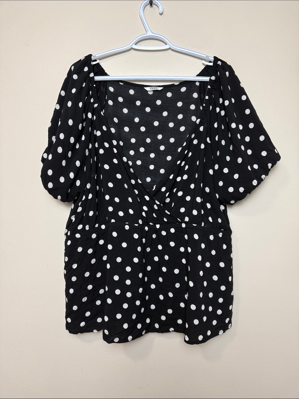 Penningtons Black and White Polka Dot V-Neck Peplum Top size 1X